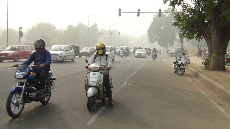 Pollution levels skyrocket in Delhi on the back of Diwali