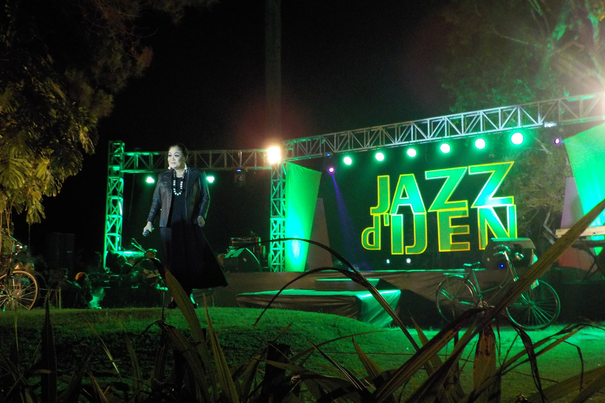 Jazz de Ijen Hipnotis Ratusan Penonton