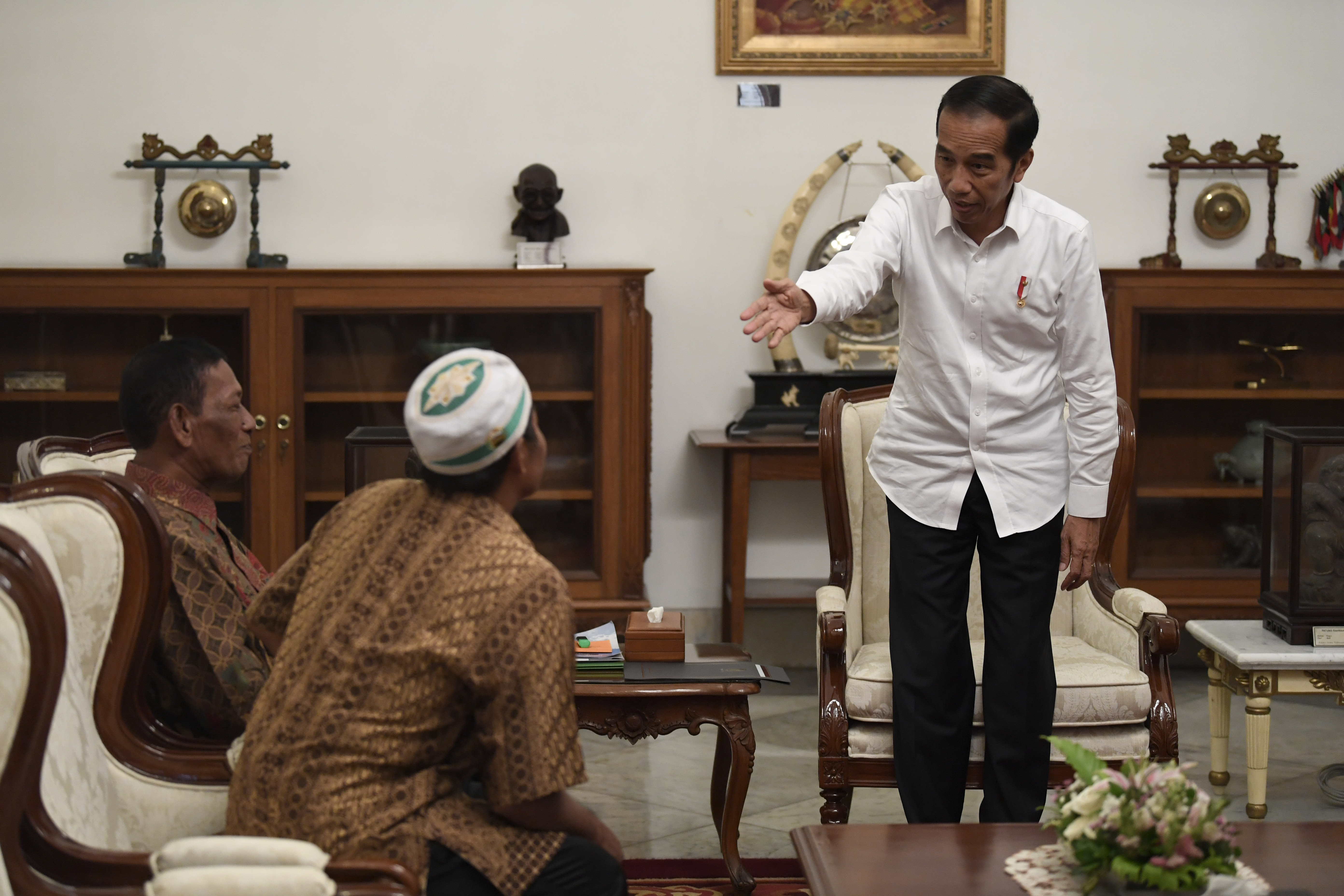 Sambangi Istana, Korban Penjarahan Aksi 22 Mei Mengadu ke Jokowi