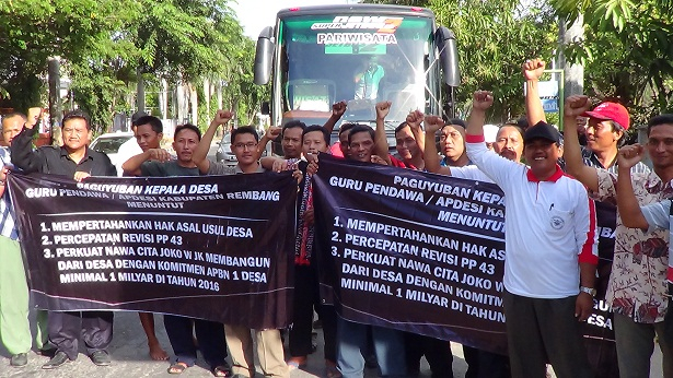 Ratusan Kades  dan Perangkat Rembang Bakal Geruduk  Istana Negara