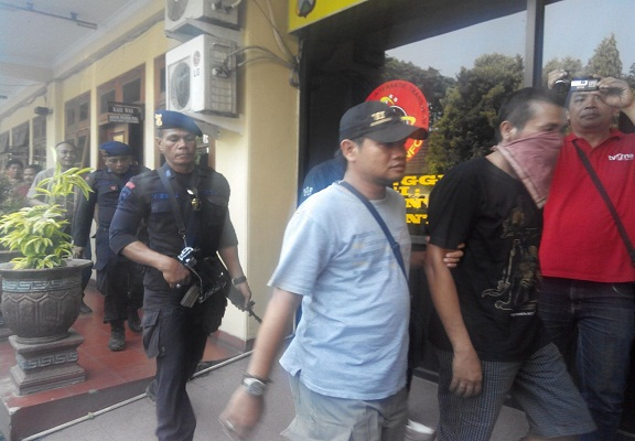 Tragedi Lumajang, Tiwar: Kesugihan Kepala Desa Haryono dari Tambang Pasir