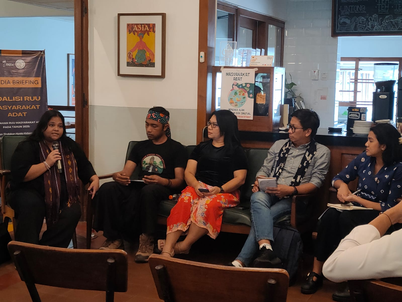 Pengesahan RUU Masyarakat Adat untuk Lindungi Perempuan Adat