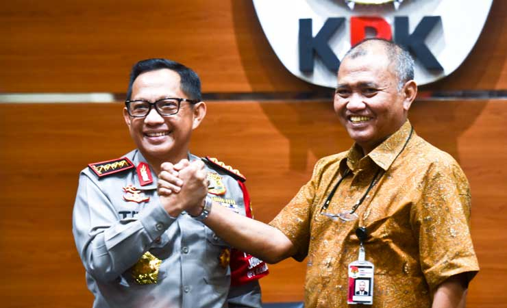 Memperkuat KPK