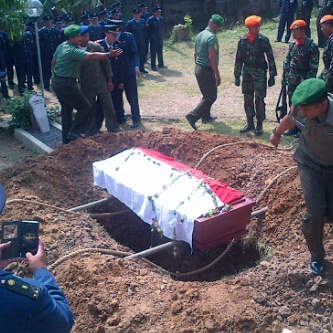 Pilot Hercules C-130 Dimakamkan di Semarang