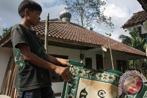 Mengingat Pengungsi di Negeri Sendiri