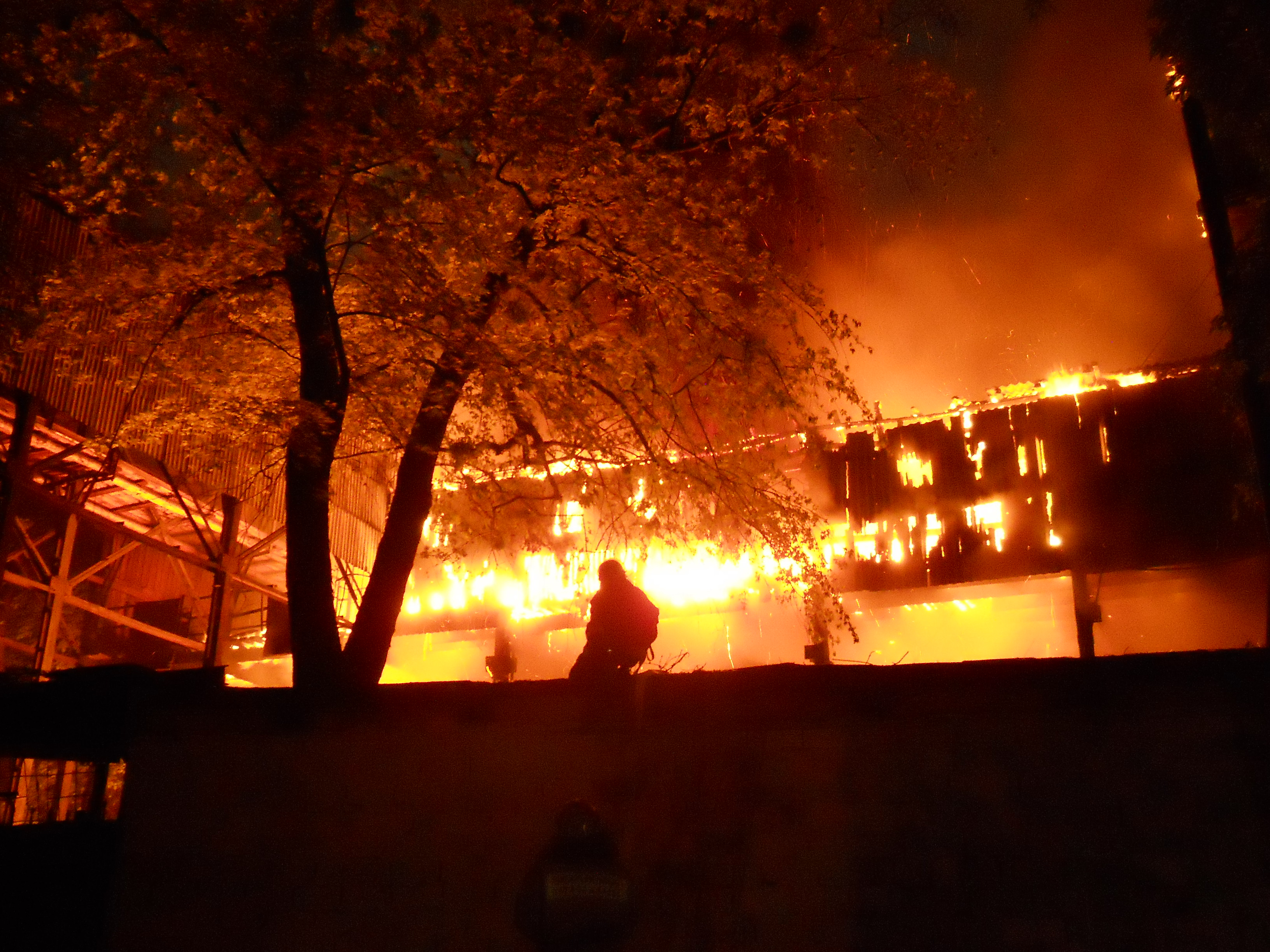 Kakek Berumur 74 Tahun Ditemukan Selamat dari Gedung yang Telah Terbakar 5 Hari