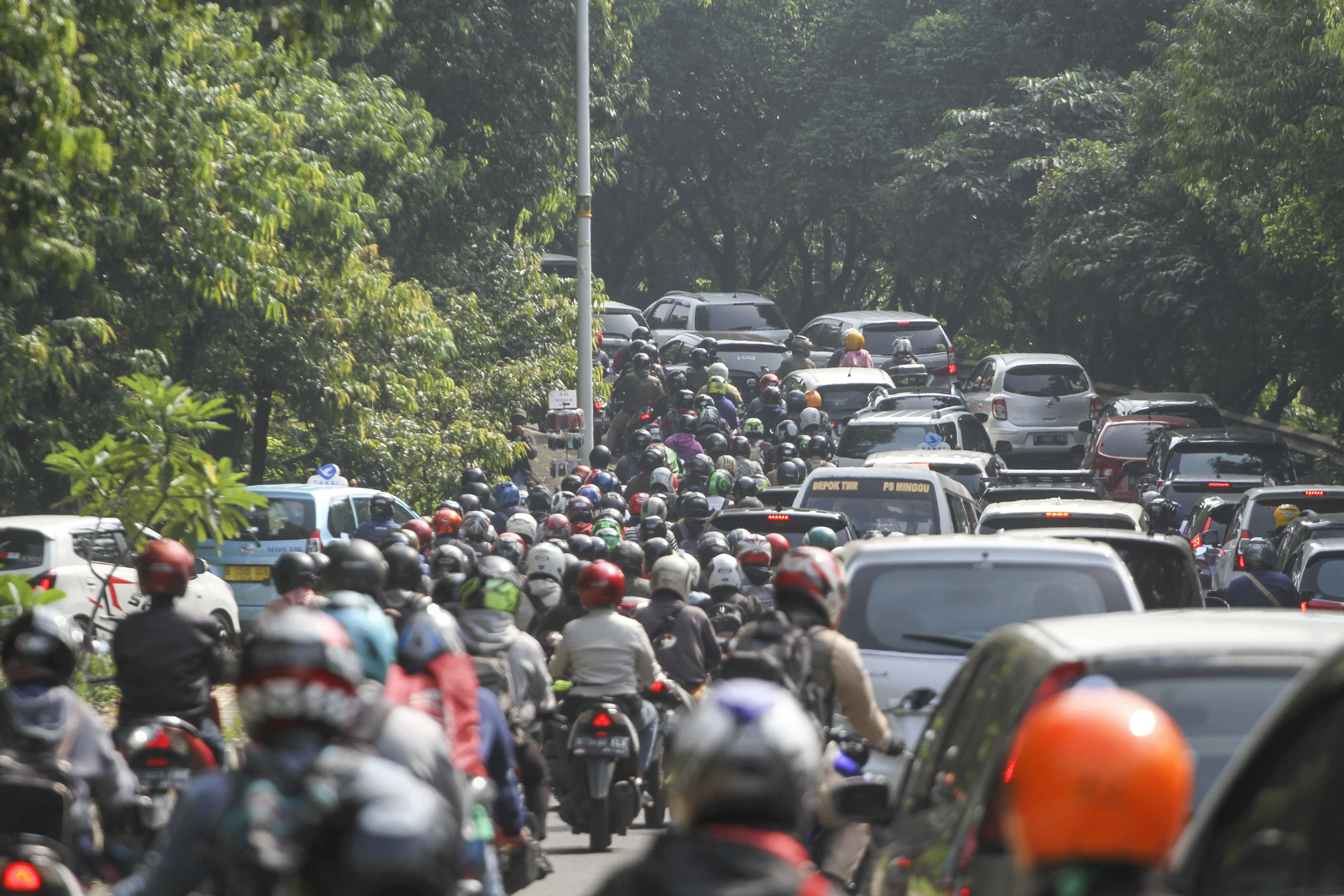 Gubernur DKI Ancam Cabut Izin Perusahaan yang Langgar PSBB