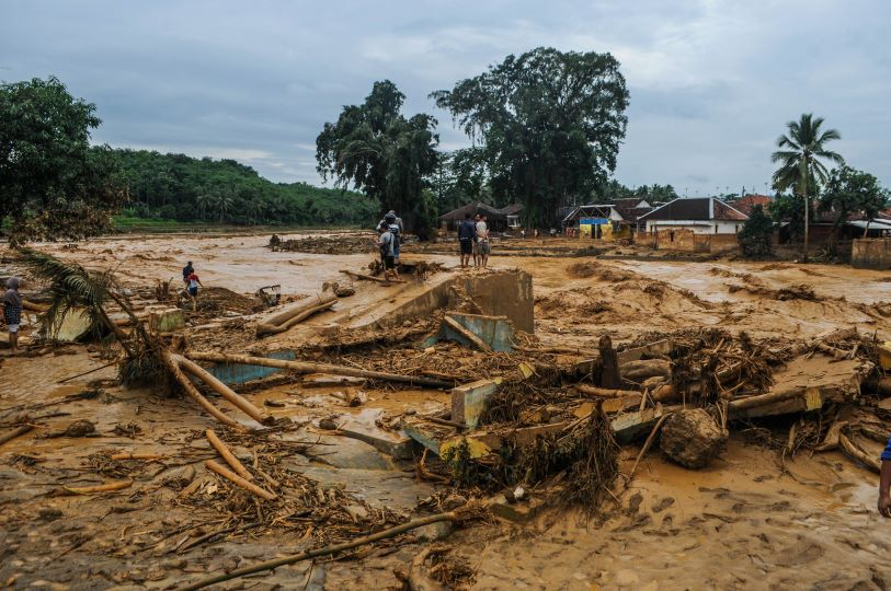 Jokowi: Hentikan Perambahan Hutan dan Tambang Ilegal di Banten!