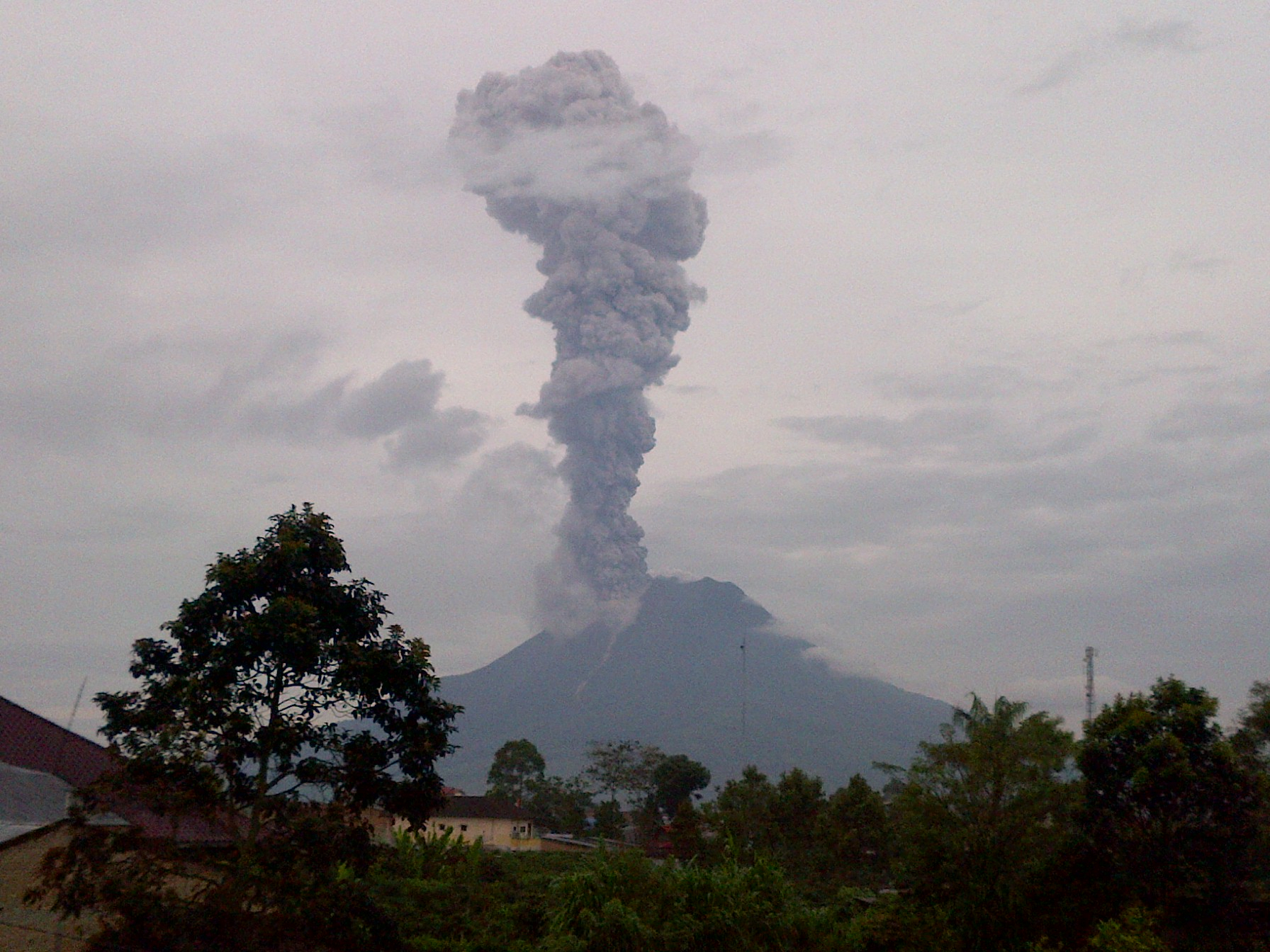 PVMBG: Status Gunung Rinjani Waspada