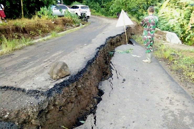 Longsor Landa Cilacap, Desa Ini Terisolir
