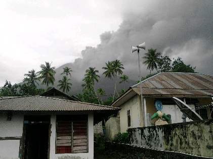 Akibat Letusan Gunung Gamalama Bandara Sultan Babullah Ternate Ditutup