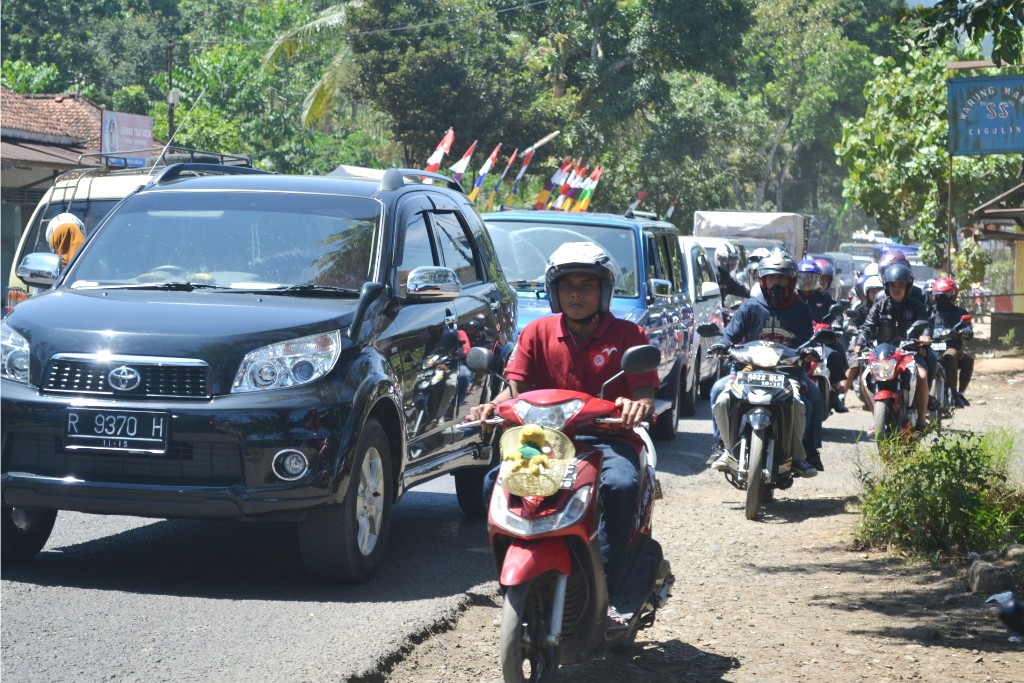 Jalur Selatan Banyumas Macet, Pengendara Pilih  Jalur Daendels