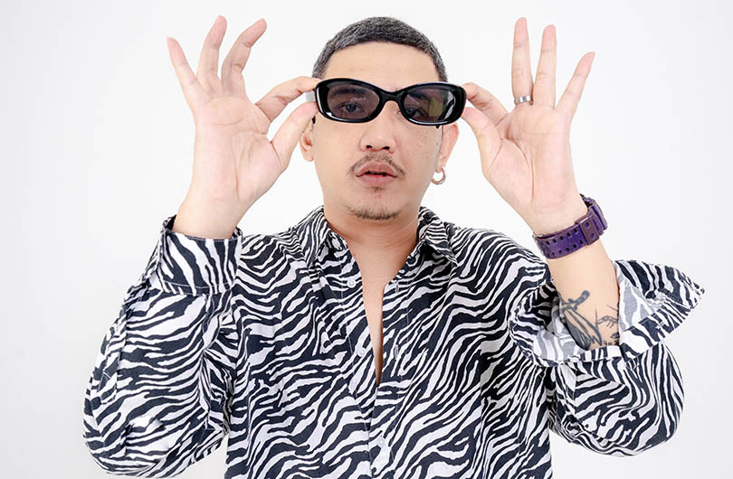 Jalan Lurus Putus-Putus Malik Ros, Rapper Ahmadiyah