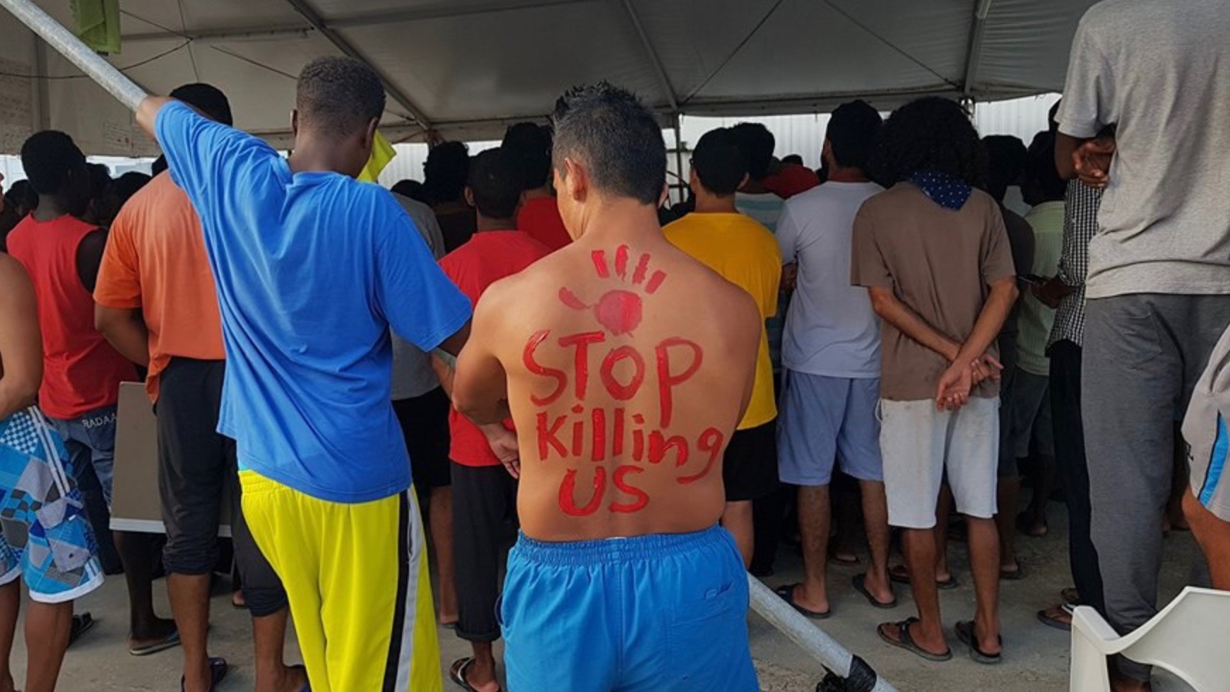 Refugees blockade Manus detention centre after closure