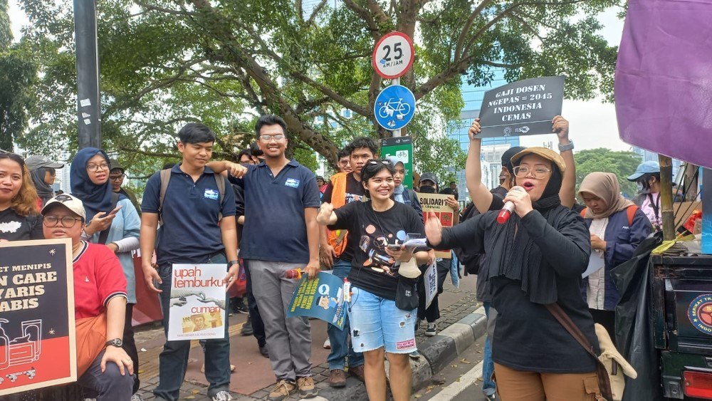 May Day 2024: 10 Tahun Pemerintahan Jokowi, Konsisten Cabut Hak-hak Buruh
