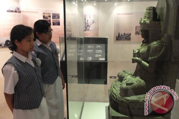 Anak Sekolah di Alor Wajib Kunjungi Museum Seribu Moko