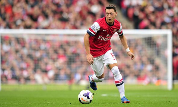 Mesut Ozil Minta Wenger Banyak Belanja
