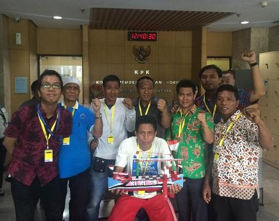 Miniatur Perahu, Simbol Dukungan Nelayan Jakarta ke KPK