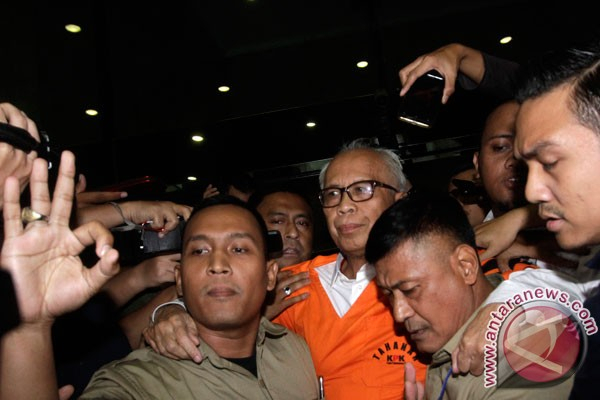 OC Kaligis Tolak Diperiksa Penyidik. Johan Budi : Pemeriksaan Tak Terganggu