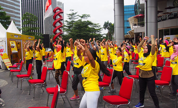 [Advertorial] Prodia Gelar Yoga dan Zumba Sentao