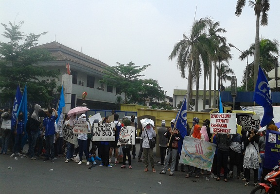 Tepat 3 Tahun Di-PHK, Buruh Panarub Gelar Aksi Demo