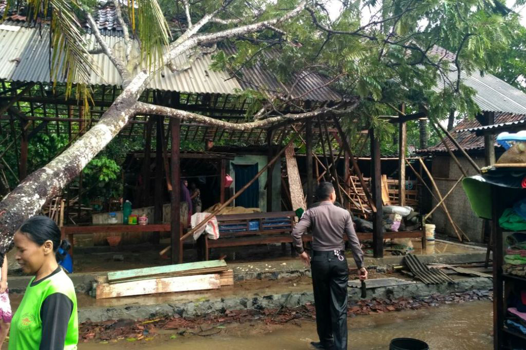 BPBD Banyumas Distibusikan Bantuan untuk Korban Puting Beliung