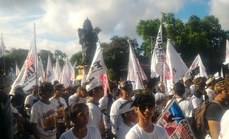 Ribuan Warga Desa Adat Gelar Aksi Tolak Reklamasi Teluk Benoa