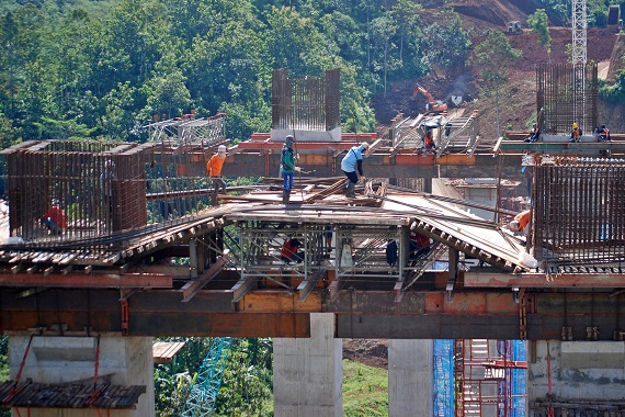 Desember, Belanda Bangun Jembatan Adonara-Flores