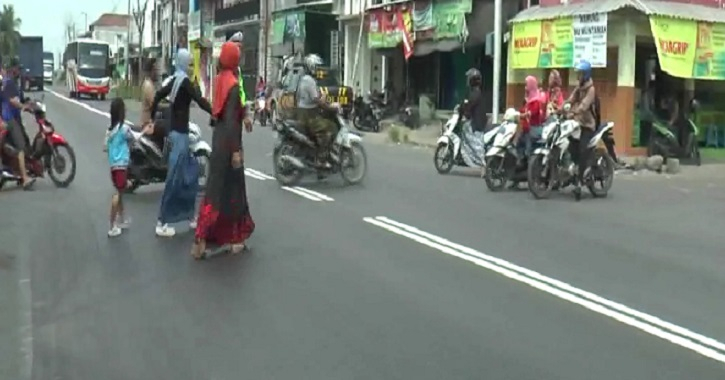 Waspadai Penyempitan Jalan Duduk Sampeyan