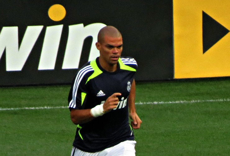 Pepe, Bek Terbaik Dunia 2016