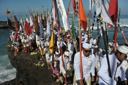 Umat Hindu Banyuwangi Laksanakan Upacara Melasti