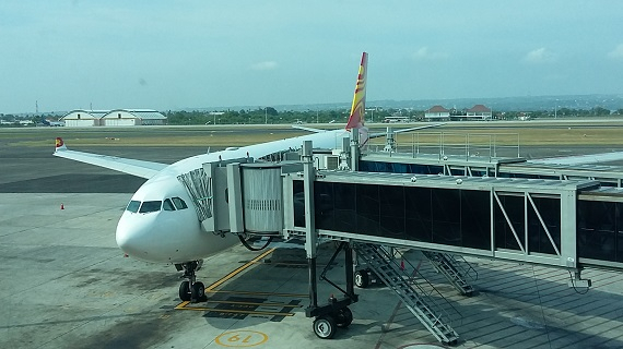 Pesawat Hong Kong Airlines Alami Turbulensi, Penumpang Diberangkatkan dengan Garuda