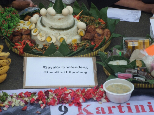 Ibu Kendeng 'Nyelameti' Jokowi
