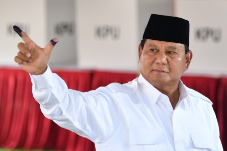 Prabowo usai menggunakan hak pilih di Pemilu 2019 (Foto: Antara)