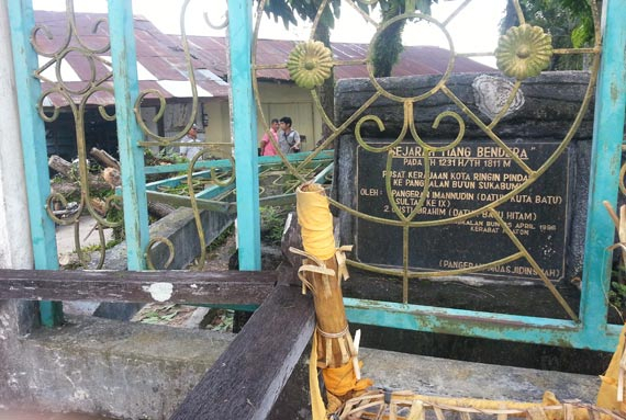 Tiang Bendera Kesultanan Kutaringin Berusia 204 Tahun, Roboh