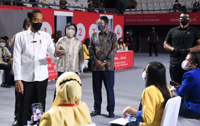 Presiden Minta Percepatan Vaksinasi di Semua Sektor