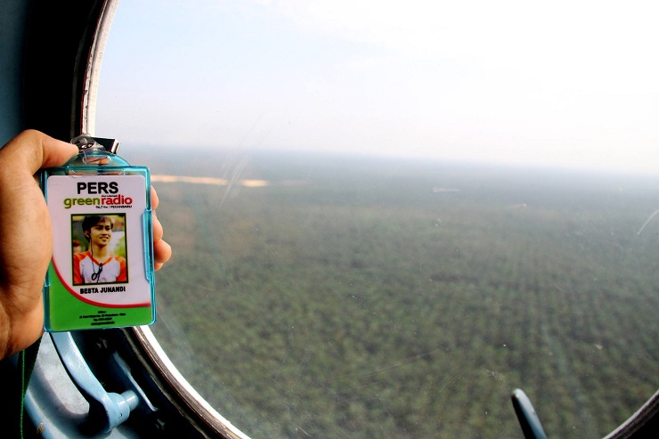 Terbang dengan helicopter jenis MI-8 (Foto: Green Radio Pekanbaru)