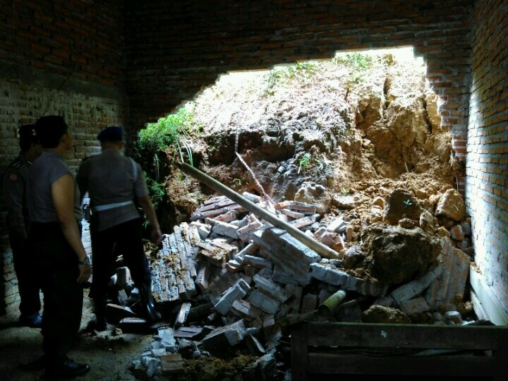 3 Titik Longsor Terjang Trenggalek