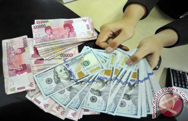 Ramai-ramai Melepas Dolar