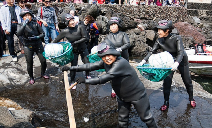 A South Korean island’s diving tradition fades away