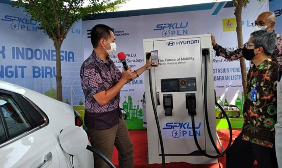 Pertama di Indonesia, Jokowi Resmikan Pengisian Daya Mobil Listrik Tipe UFC di Bali