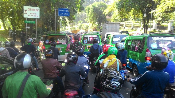 Mau Liburan ke Puncak? Harus Sabar Macet 10 Km