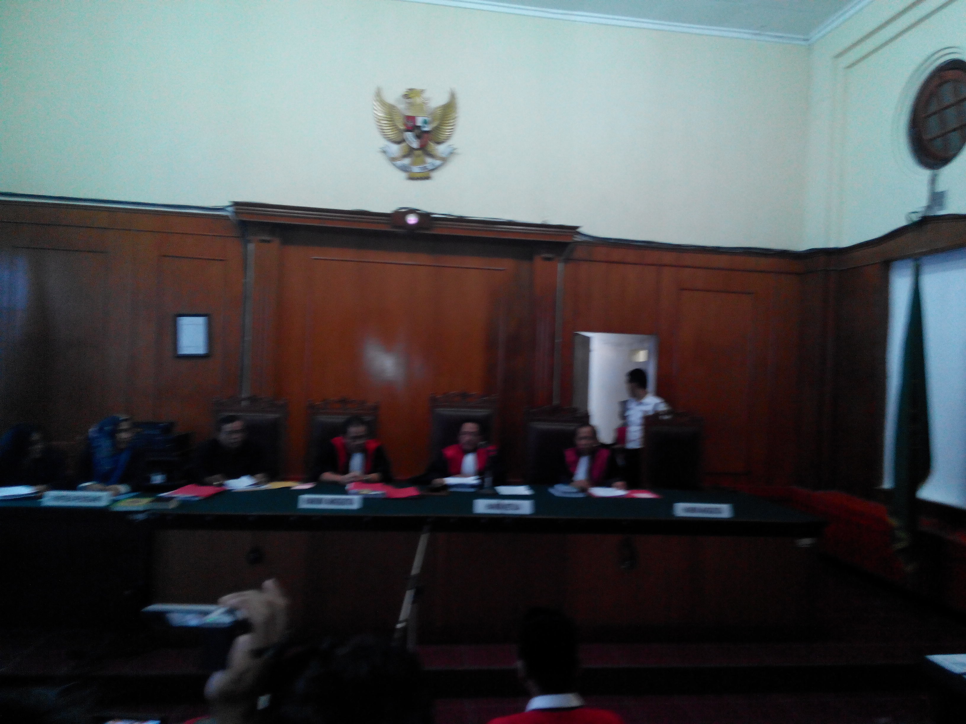 Terdakwa Sakit, Sidang Vonis Salim Kancil Kembali Ditunda