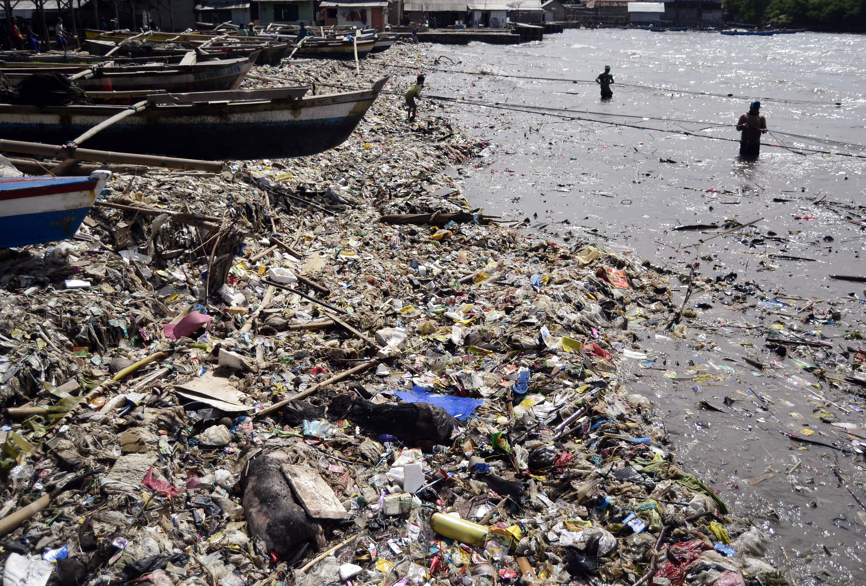 Menteri Susi Siapkan Aturan Larang Kapal Ikan Buang Sampah di Laut