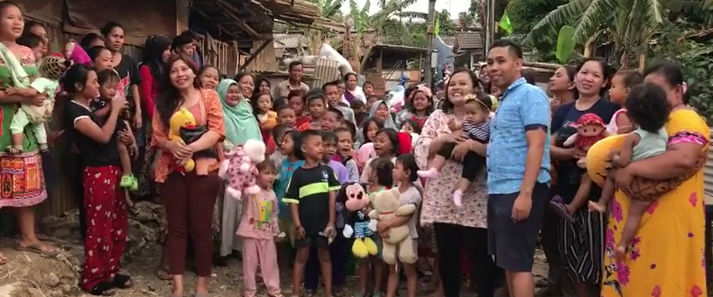 Sedekah Mainan, Cara Risna Rosman Bagikan Kebahagiaan