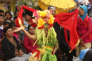 Bersyukur atas Keselamatan Desa, Masyarakat Banyuwangi Gelar Ritual Seblang Olehsari 