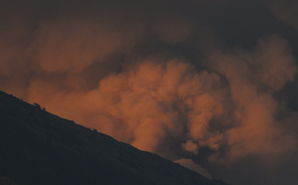 Lava Gunung Baru jari Mengalir ke Danau, BPBD Naikkan Status Waspada III  