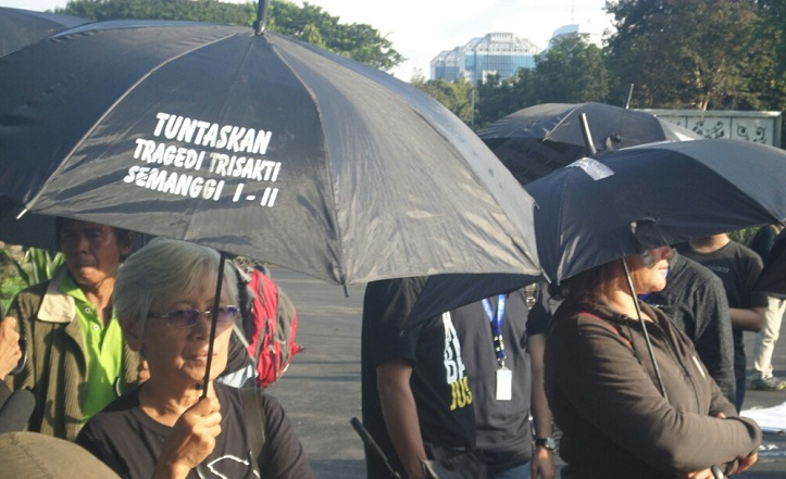 Sumarsih Menungggu Wiranto di Pengadilan