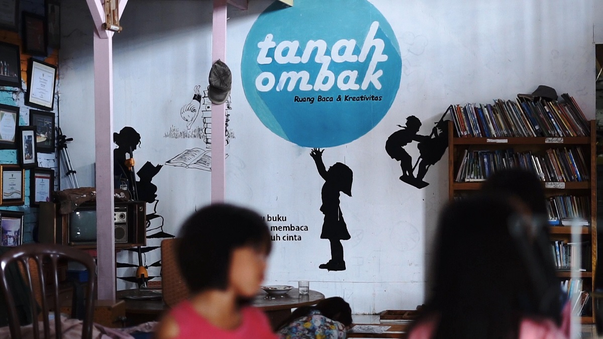 Menggusur Gang Setan, Menanam Asa di Tanah Ombak
