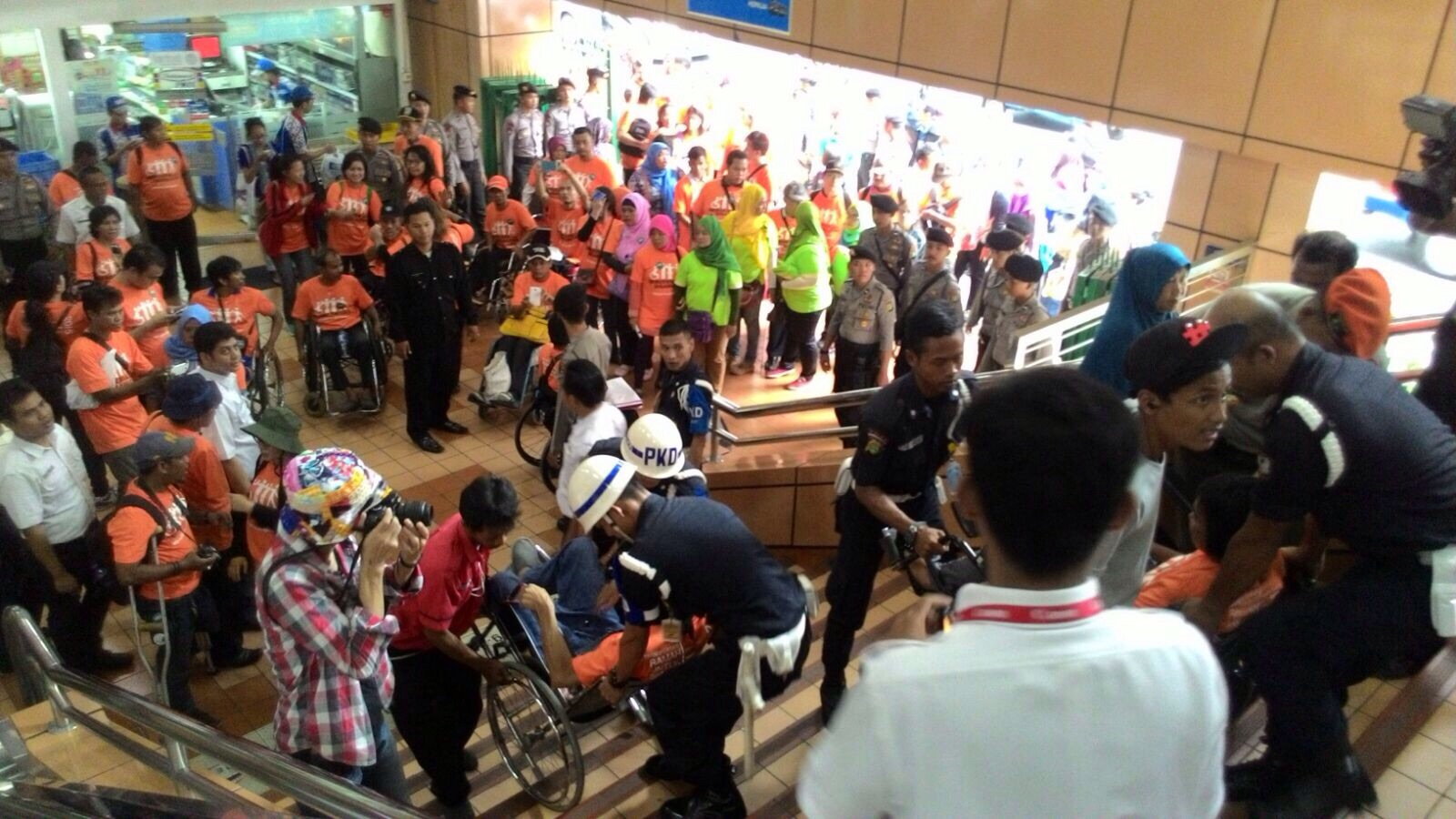Penyandang Disabilitas Menguji Aksesibilitas Transportasi Jakarta 
